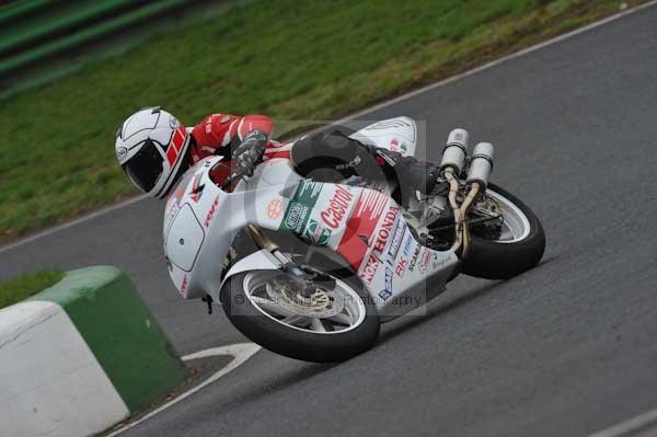 Mallory park Leicestershire;Mallory park photographs;Motorcycle action photographs;event digital images;eventdigitalimages;mallory park;no limits trackday;peter wileman photography;trackday;trackday digital images;trackday photos