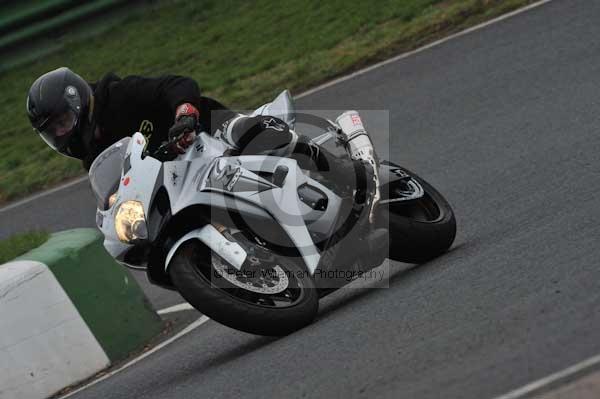 Mallory park Leicestershire;Mallory park photographs;Motorcycle action photographs;event digital images;eventdigitalimages;mallory park;no limits trackday;peter wileman photography;trackday;trackday digital images;trackday photos