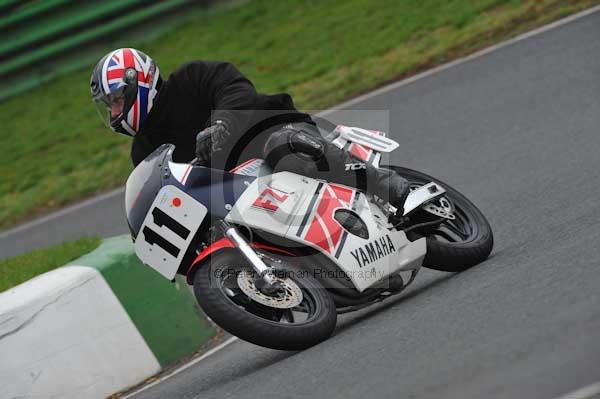 Mallory park Leicestershire;Mallory park photographs;Motorcycle action photographs;event digital images;eventdigitalimages;mallory park;no limits trackday;peter wileman photography;trackday;trackday digital images;trackday photos