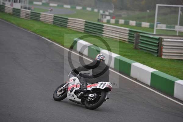 Mallory park Leicestershire;Mallory park photographs;Motorcycle action photographs;event digital images;eventdigitalimages;mallory park;no limits trackday;peter wileman photography;trackday;trackday digital images;trackday photos