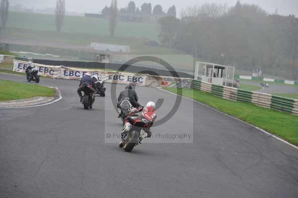 Mallory park Leicestershire;Mallory park photographs;Motorcycle action photographs;event digital images;eventdigitalimages;mallory park;no limits trackday;peter wileman photography;trackday;trackday digital images;trackday photos