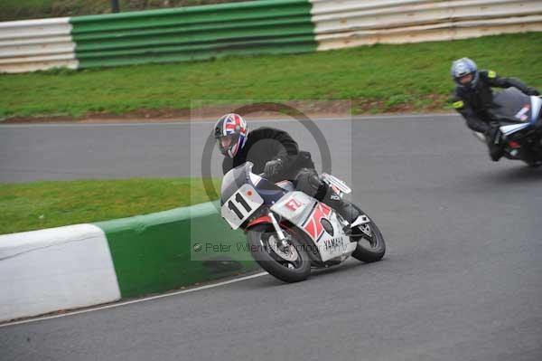 Mallory park Leicestershire;Mallory park photographs;Motorcycle action photographs;event digital images;eventdigitalimages;mallory park;no limits trackday;peter wileman photography;trackday;trackday digital images;trackday photos