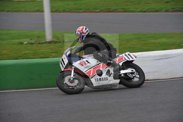 Mallory park Leicestershire;Mallory park photographs;Motorcycle action photographs;event digital images;eventdigitalimages;mallory park;no limits trackday;peter wileman photography;trackday;trackday digital images;trackday photos