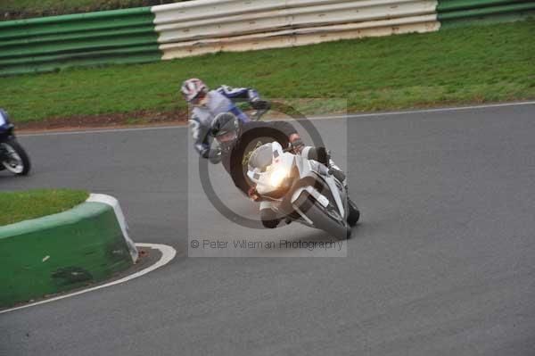 Mallory park Leicestershire;Mallory park photographs;Motorcycle action photographs;event digital images;eventdigitalimages;mallory park;no limits trackday;peter wileman photography;trackday;trackday digital images;trackday photos