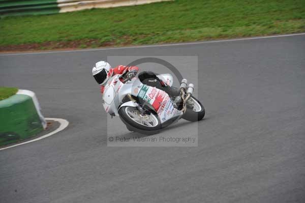Mallory park Leicestershire;Mallory park photographs;Motorcycle action photographs;event digital images;eventdigitalimages;mallory park;no limits trackday;peter wileman photography;trackday;trackday digital images;trackday photos