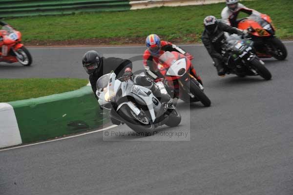 Mallory park Leicestershire;Mallory park photographs;Motorcycle action photographs;event digital images;eventdigitalimages;mallory park;no limits trackday;peter wileman photography;trackday;trackday digital images;trackday photos