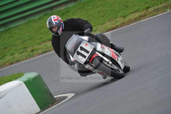 Mallory park Leicestershire;Mallory park photographs;Motorcycle action photographs;event digital images;eventdigitalimages;mallory park;no limits trackday;peter wileman photography;trackday;trackday digital images;trackday photos