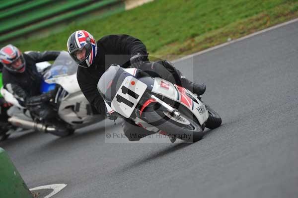 Mallory park Leicestershire;Mallory park photographs;Motorcycle action photographs;event digital images;eventdigitalimages;mallory park;no limits trackday;peter wileman photography;trackday;trackday digital images;trackday photos