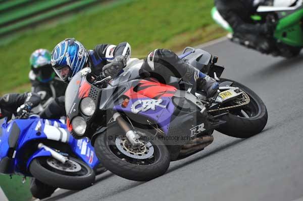 Mallory park Leicestershire;Mallory park photographs;Motorcycle action photographs;event digital images;eventdigitalimages;mallory park;no limits trackday;peter wileman photography;trackday;trackday digital images;trackday photos