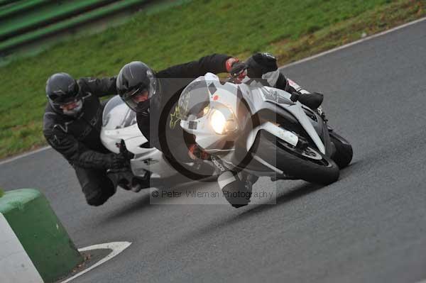 Mallory park Leicestershire;Mallory park photographs;Motorcycle action photographs;event digital images;eventdigitalimages;mallory park;no limits trackday;peter wileman photography;trackday;trackday digital images;trackday photos
