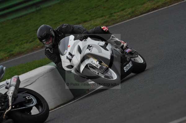 Mallory park Leicestershire;Mallory park photographs;Motorcycle action photographs;event digital images;eventdigitalimages;mallory park;no limits trackday;peter wileman photography;trackday;trackday digital images;trackday photos