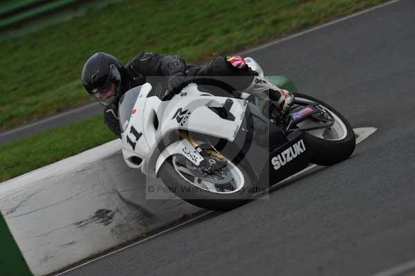 Mallory park Leicestershire;Mallory park photographs;Motorcycle action photographs;event digital images;eventdigitalimages;mallory park;no limits trackday;peter wileman photography;trackday;trackday digital images;trackday photos