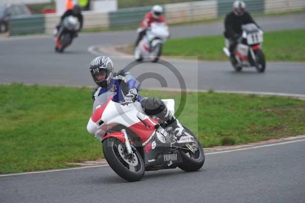Mallory park Leicestershire;Mallory park photographs;Motorcycle action photographs;event digital images;eventdigitalimages;mallory park;no limits trackday;peter wileman photography;trackday;trackday digital images;trackday photos