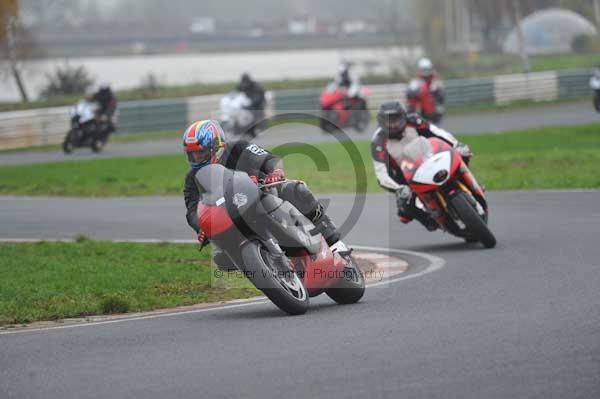 Mallory park Leicestershire;Mallory park photographs;Motorcycle action photographs;event digital images;eventdigitalimages;mallory park;no limits trackday;peter wileman photography;trackday;trackday digital images;trackday photos