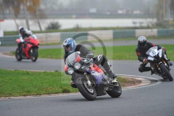 Mallory park Leicestershire;Mallory park photographs;Motorcycle action photographs;event digital images;eventdigitalimages;mallory park;no limits trackday;peter wileman photography;trackday;trackday digital images;trackday photos