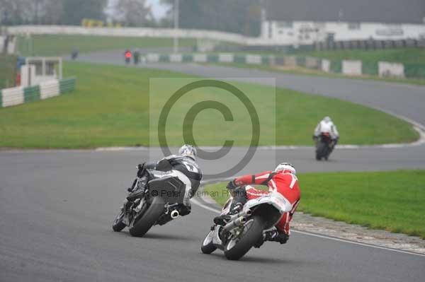 Mallory park Leicestershire;Mallory park photographs;Motorcycle action photographs;event digital images;eventdigitalimages;mallory park;no limits trackday;peter wileman photography;trackday;trackday digital images;trackday photos