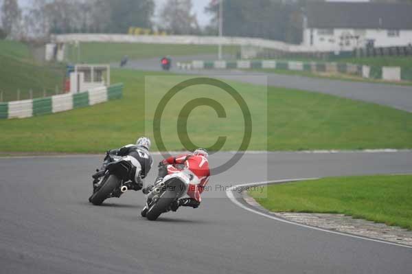Mallory park Leicestershire;Mallory park photographs;Motorcycle action photographs;event digital images;eventdigitalimages;mallory park;no limits trackday;peter wileman photography;trackday;trackday digital images;trackday photos