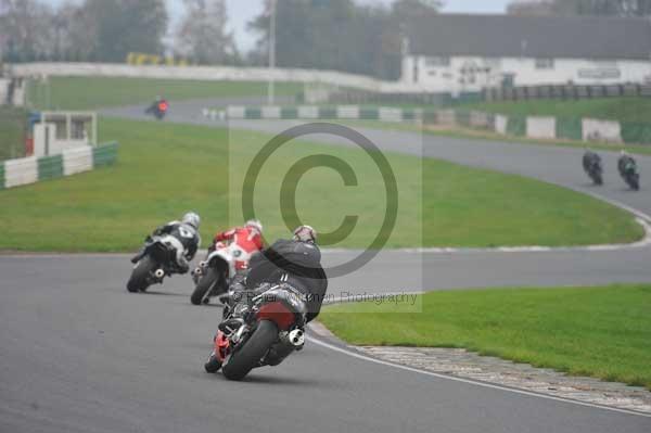 Mallory park Leicestershire;Mallory park photographs;Motorcycle action photographs;event digital images;eventdigitalimages;mallory park;no limits trackday;peter wileman photography;trackday;trackday digital images;trackday photos