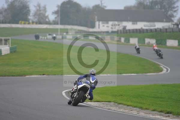 Mallory park Leicestershire;Mallory park photographs;Motorcycle action photographs;event digital images;eventdigitalimages;mallory park;no limits trackday;peter wileman photography;trackday;trackday digital images;trackday photos