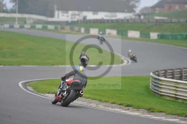 Mallory park Leicestershire;Mallory park photographs;Motorcycle action photographs;event digital images;eventdigitalimages;mallory park;no limits trackday;peter wileman photography;trackday;trackday digital images;trackday photos