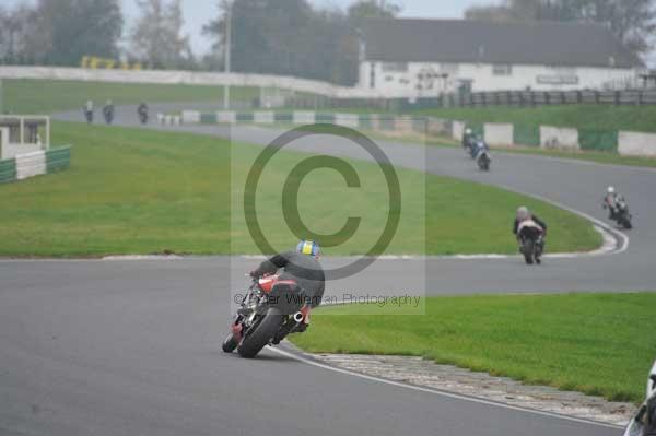 Mallory park Leicestershire;Mallory park photographs;Motorcycle action photographs;event digital images;eventdigitalimages;mallory park;no limits trackday;peter wileman photography;trackday;trackday digital images;trackday photos