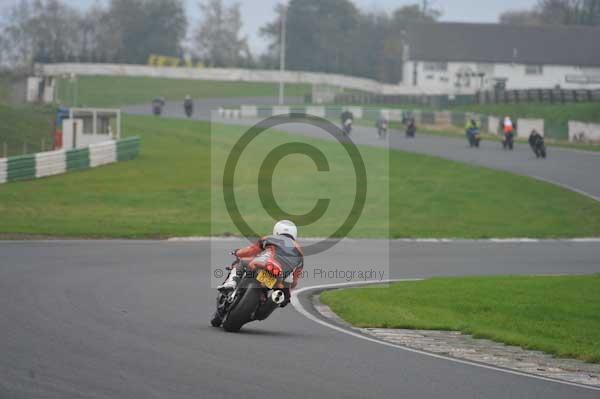 Mallory park Leicestershire;Mallory park photographs;Motorcycle action photographs;event digital images;eventdigitalimages;mallory park;no limits trackday;peter wileman photography;trackday;trackday digital images;trackday photos