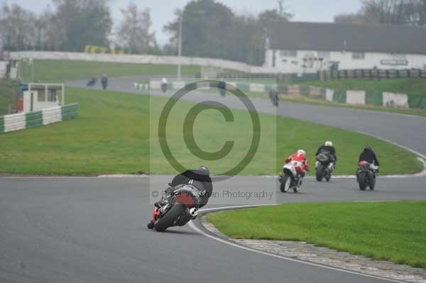 Mallory park Leicestershire;Mallory park photographs;Motorcycle action photographs;event digital images;eventdigitalimages;mallory park;no limits trackday;peter wileman photography;trackday;trackday digital images;trackday photos