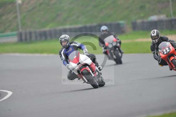 Mallory park Leicestershire;Mallory park photographs;Motorcycle action photographs;event digital images;eventdigitalimages;mallory park;no limits trackday;peter wileman photography;trackday;trackday digital images;trackday photos