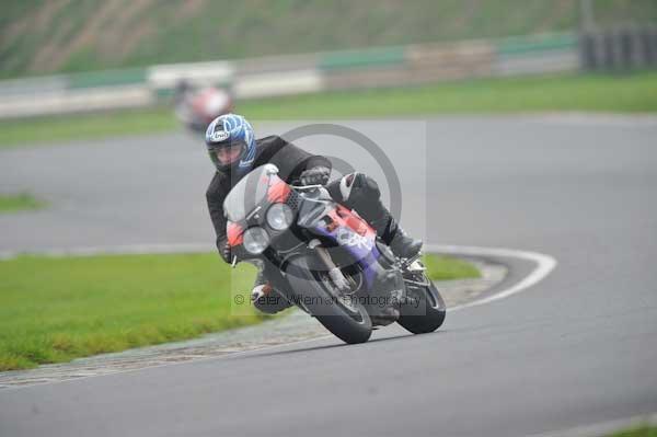 Mallory park Leicestershire;Mallory park photographs;Motorcycle action photographs;event digital images;eventdigitalimages;mallory park;no limits trackday;peter wileman photography;trackday;trackday digital images;trackday photos