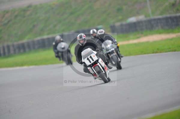 Mallory park Leicestershire;Mallory park photographs;Motorcycle action photographs;event digital images;eventdigitalimages;mallory park;no limits trackday;peter wileman photography;trackday;trackday digital images;trackday photos