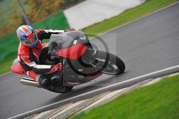 Mallory park Leicestershire;Mallory park photographs;Motorcycle action photographs;event digital images;eventdigitalimages;mallory park;no limits trackday;peter wileman photography;trackday;trackday digital images;trackday photos