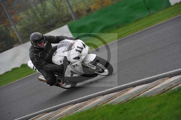 Mallory park Leicestershire;Mallory park photographs;Motorcycle action photographs;event digital images;eventdigitalimages;mallory park;no limits trackday;peter wileman photography;trackday;trackday digital images;trackday photos
