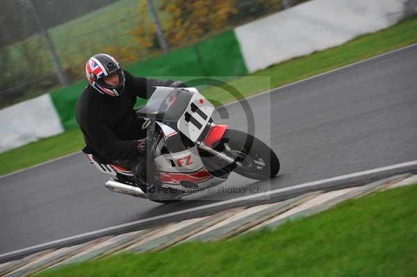 Mallory park Leicestershire;Mallory park photographs;Motorcycle action photographs;event digital images;eventdigitalimages;mallory park;no limits trackday;peter wileman photography;trackday;trackday digital images;trackday photos