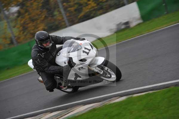 Mallory park Leicestershire;Mallory park photographs;Motorcycle action photographs;event digital images;eventdigitalimages;mallory park;no limits trackday;peter wileman photography;trackday;trackday digital images;trackday photos