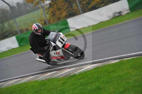 Mallory park Leicestershire;Mallory park photographs;Motorcycle action photographs;event digital images;eventdigitalimages;mallory park;no limits trackday;peter wileman photography;trackday;trackday digital images;trackday photos