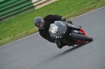 Mallory-park-Leicestershire;Mallory-park-photographs;Motorcycle-action-photographs;event-digital-images;eventdigitalimages;mallory-park;no-limits-trackday;peter-wileman-photography;trackday;trackday-digital-images;trackday-photos