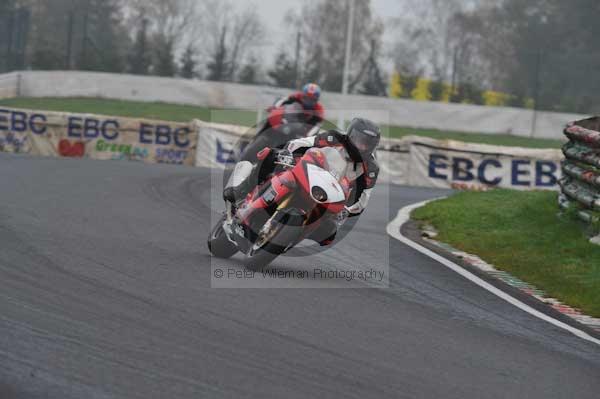 Mallory park Leicestershire;Mallory park photographs;Motorcycle action photographs;event digital images;eventdigitalimages;mallory park;no limits trackday;peter wileman photography;trackday;trackday digital images;trackday photos