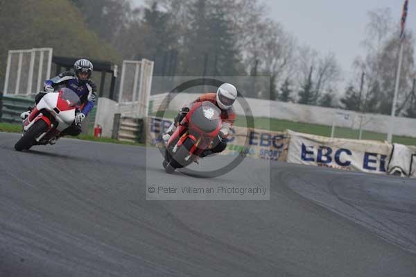 Mallory park Leicestershire;Mallory park photographs;Motorcycle action photographs;event digital images;eventdigitalimages;mallory park;no limits trackday;peter wileman photography;trackday;trackday digital images;trackday photos