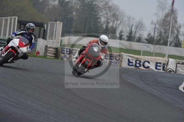 Mallory park Leicestershire;Mallory park photographs;Motorcycle action photographs;event digital images;eventdigitalimages;mallory park;no limits trackday;peter wileman photography;trackday;trackday digital images;trackday photos