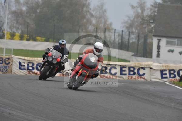 Mallory park Leicestershire;Mallory park photographs;Motorcycle action photographs;event digital images;eventdigitalimages;mallory park;no limits trackday;peter wileman photography;trackday;trackday digital images;trackday photos