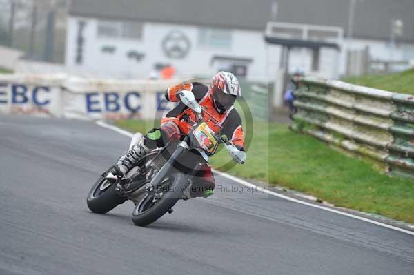 Mallory park Leicestershire;Mallory park photographs;Motorcycle action photographs;event digital images;eventdigitalimages;mallory park;no limits trackday;peter wileman photography;trackday;trackday digital images;trackday photos