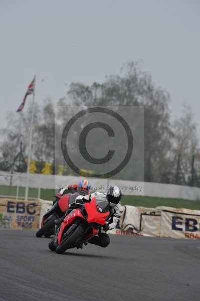 Mallory park Leicestershire;Mallory park photographs;Motorcycle action photographs;event digital images;eventdigitalimages;mallory park;no limits trackday;peter wileman photography;trackday;trackday digital images;trackday photos