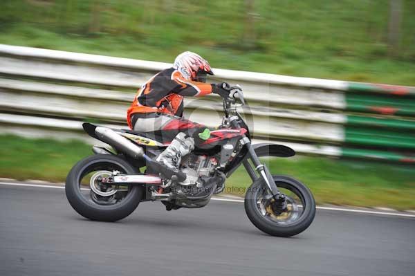 Mallory park Leicestershire;Mallory park photographs;Motorcycle action photographs;event digital images;eventdigitalimages;mallory park;no limits trackday;peter wileman photography;trackday;trackday digital images;trackday photos