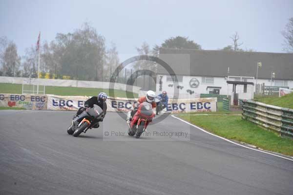 Mallory park Leicestershire;Mallory park photographs;Motorcycle action photographs;event digital images;eventdigitalimages;mallory park;no limits trackday;peter wileman photography;trackday;trackday digital images;trackday photos