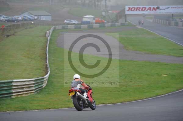 Mallory park Leicestershire;Mallory park photographs;Motorcycle action photographs;event digital images;eventdigitalimages;mallory park;no limits trackday;peter wileman photography;trackday;trackday digital images;trackday photos