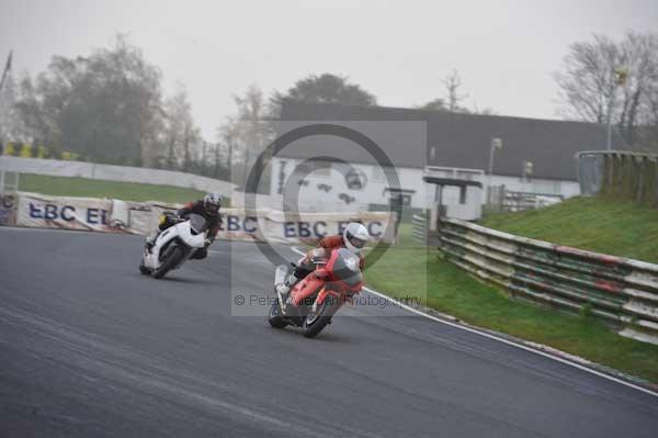 Mallory park Leicestershire;Mallory park photographs;Motorcycle action photographs;event digital images;eventdigitalimages;mallory park;no limits trackday;peter wileman photography;trackday;trackday digital images;trackday photos