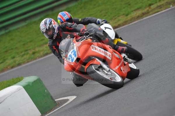 Mallory park Leicestershire;Mallory park photographs;Motorcycle action photographs;event digital images;eventdigitalimages;mallory park;no limits trackday;peter wileman photography;trackday;trackday digital images;trackday photos