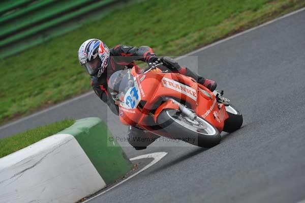 Mallory park Leicestershire;Mallory park photographs;Motorcycle action photographs;event digital images;eventdigitalimages;mallory park;no limits trackday;peter wileman photography;trackday;trackday digital images;trackday photos