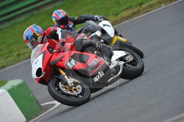 Mallory park Leicestershire;Mallory park photographs;Motorcycle action photographs;event digital images;eventdigitalimages;mallory park;no limits trackday;peter wileman photography;trackday;trackday digital images;trackday photos