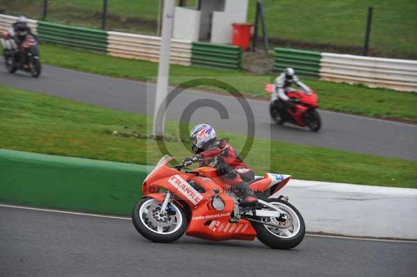 Mallory park Leicestershire;Mallory park photographs;Motorcycle action photographs;event digital images;eventdigitalimages;mallory park;no limits trackday;peter wileman photography;trackday;trackday digital images;trackday photos